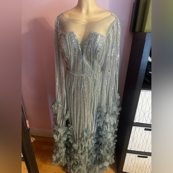 Silver Sequin mint color Gown with Floral Details - www.ice4pros.com.br